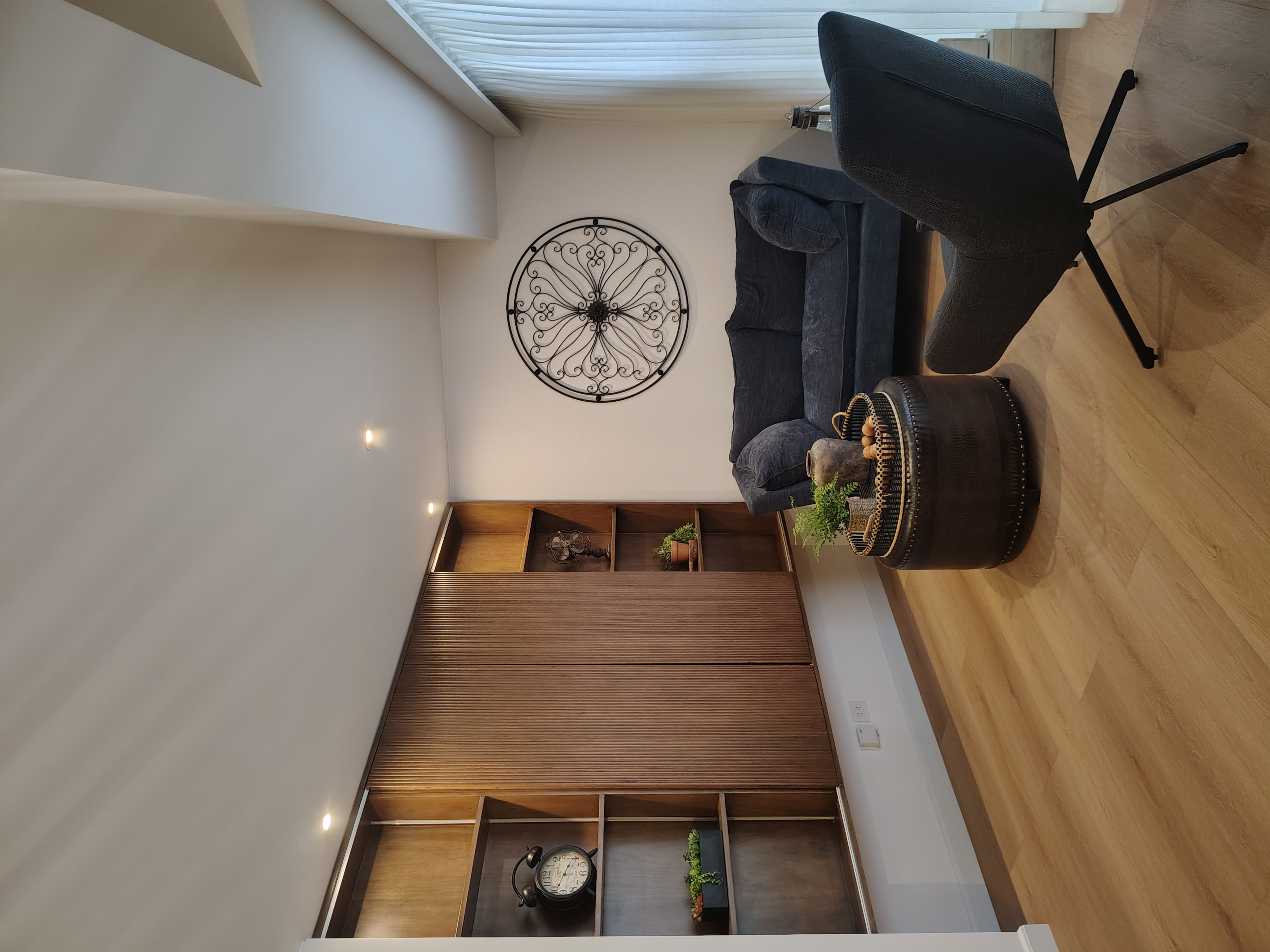 Sala con acabados en madera